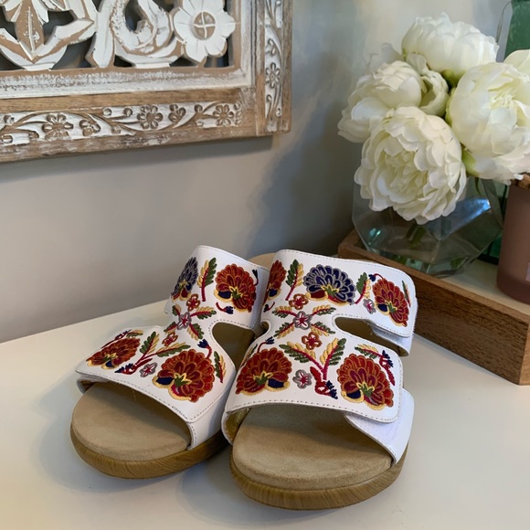 Alegria Shoes - NIB Alegria Embroidered Floral Sandals